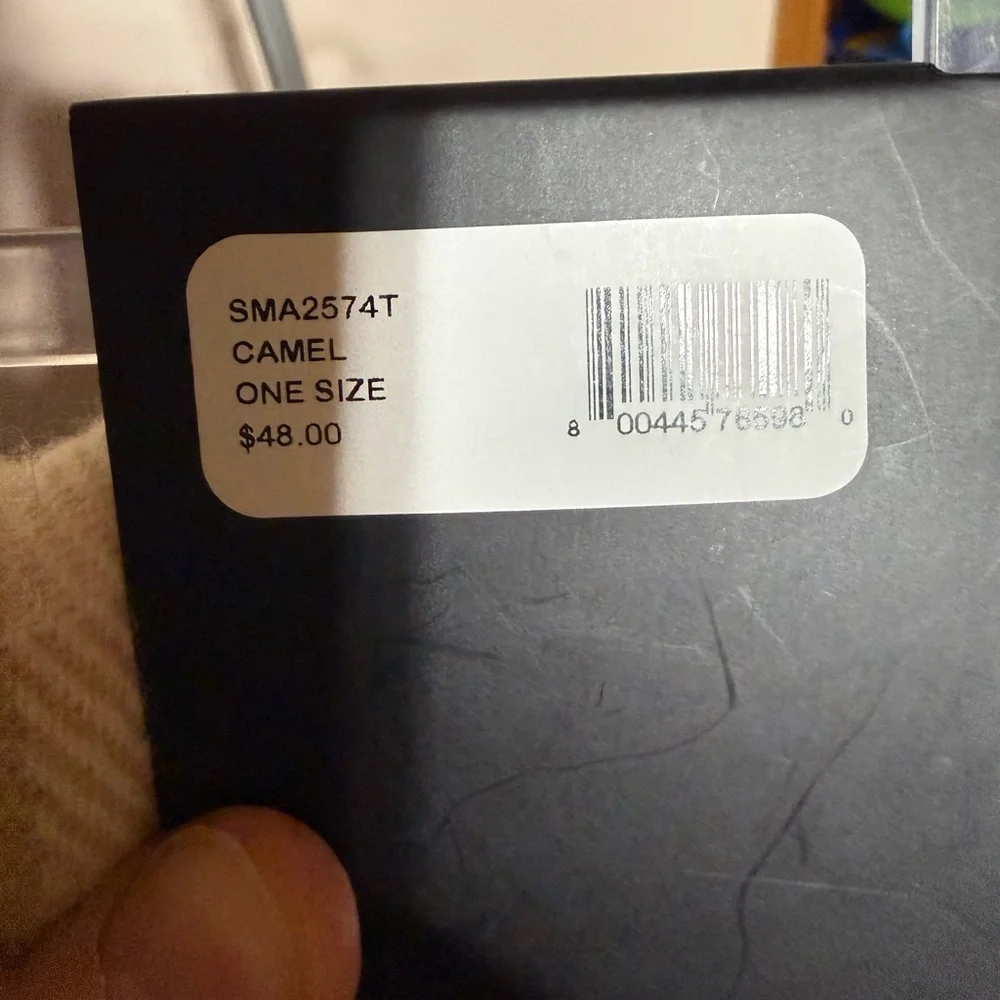 Steve Madden Beige Beanie and Checkered Scarf Set‎ - Picture 4 of 4